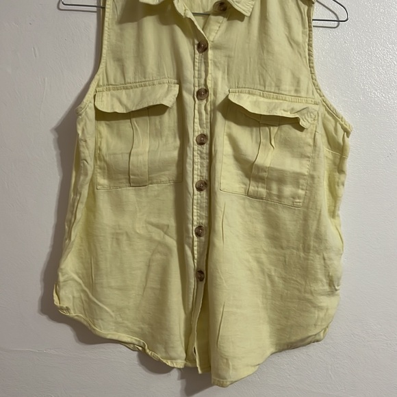 Yellow button up top - Picture 3 of 5